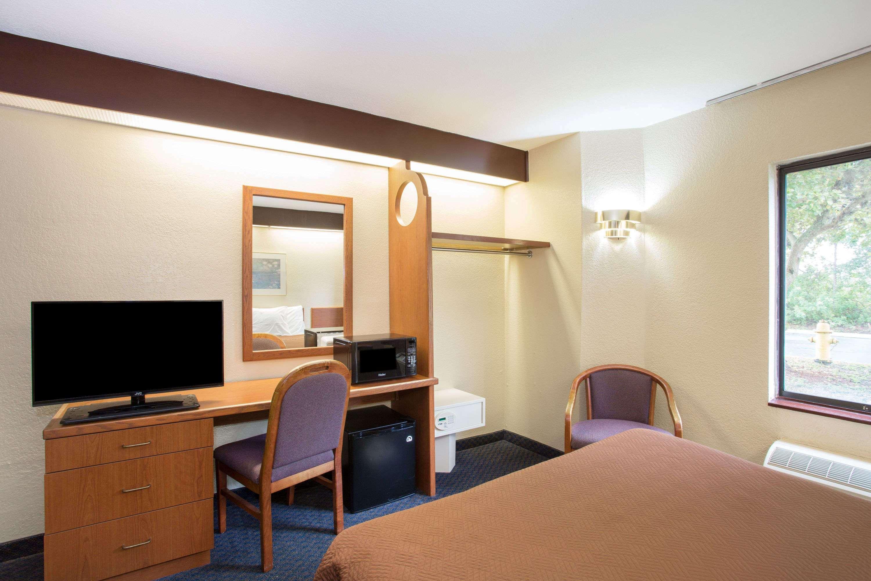 Travelodge By Wyndham Fort Myers Airport Exterior foto