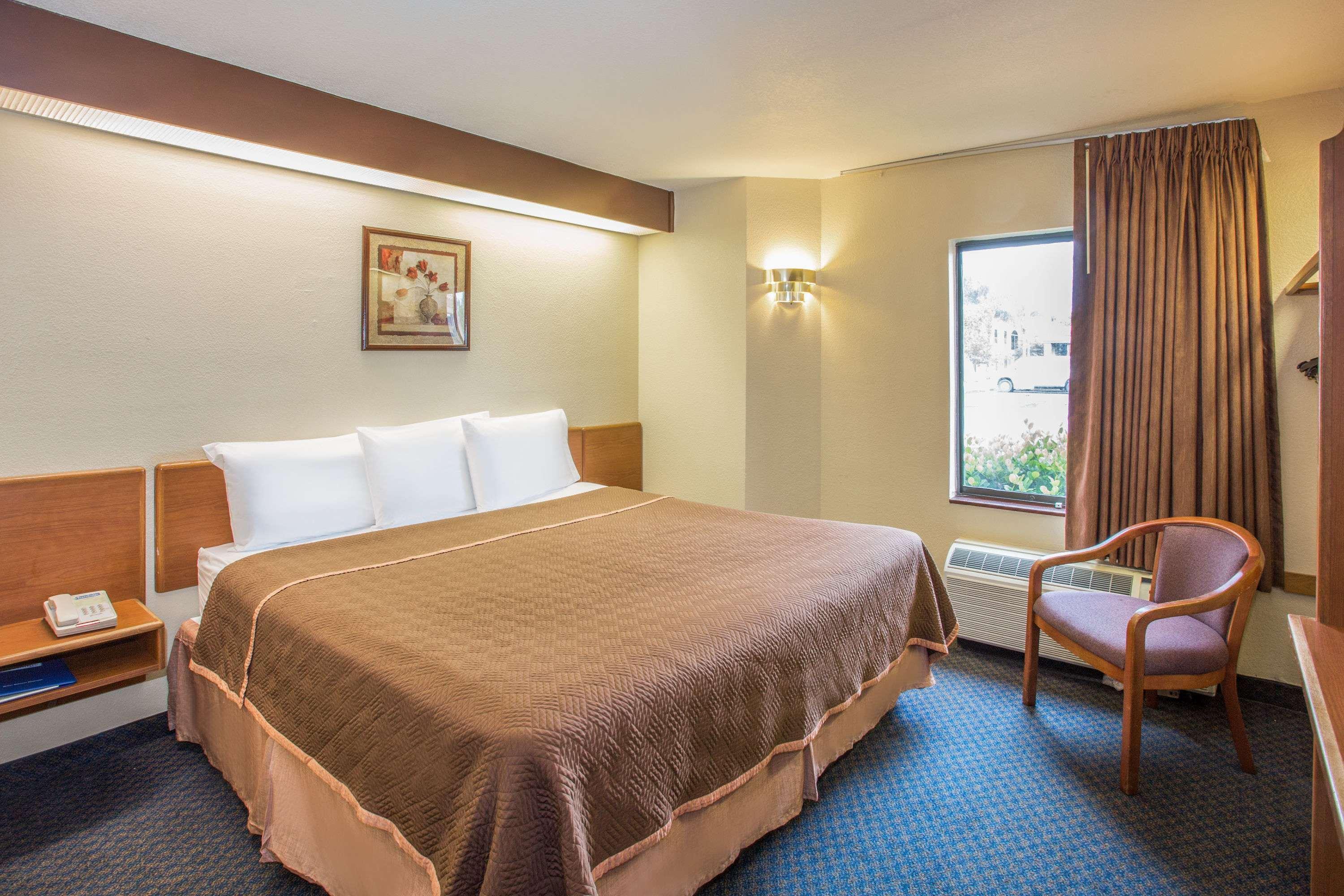 Travelodge By Wyndham Fort Myers Airport Exterior foto