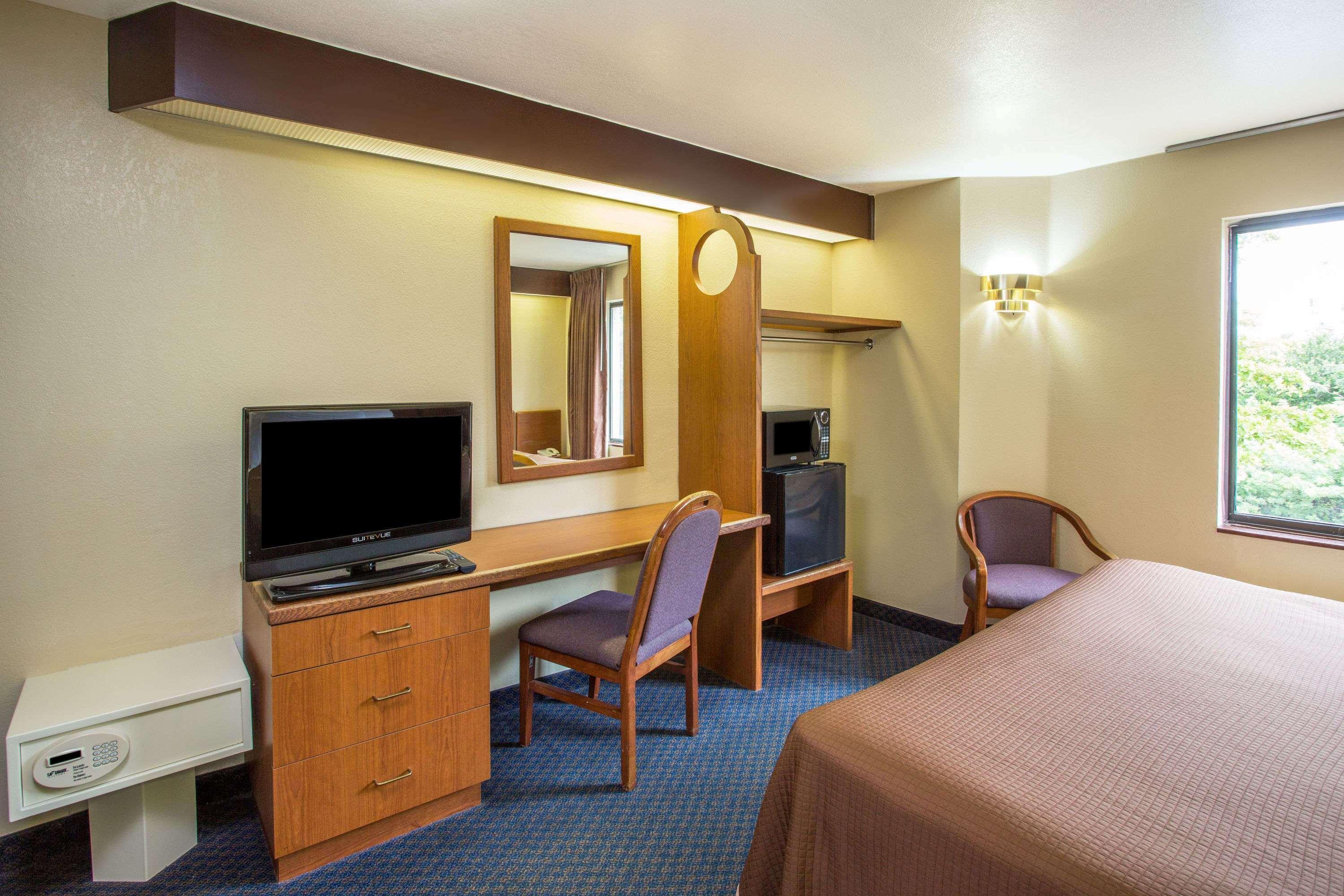 Travelodge By Wyndham Fort Myers Airport Exterior foto