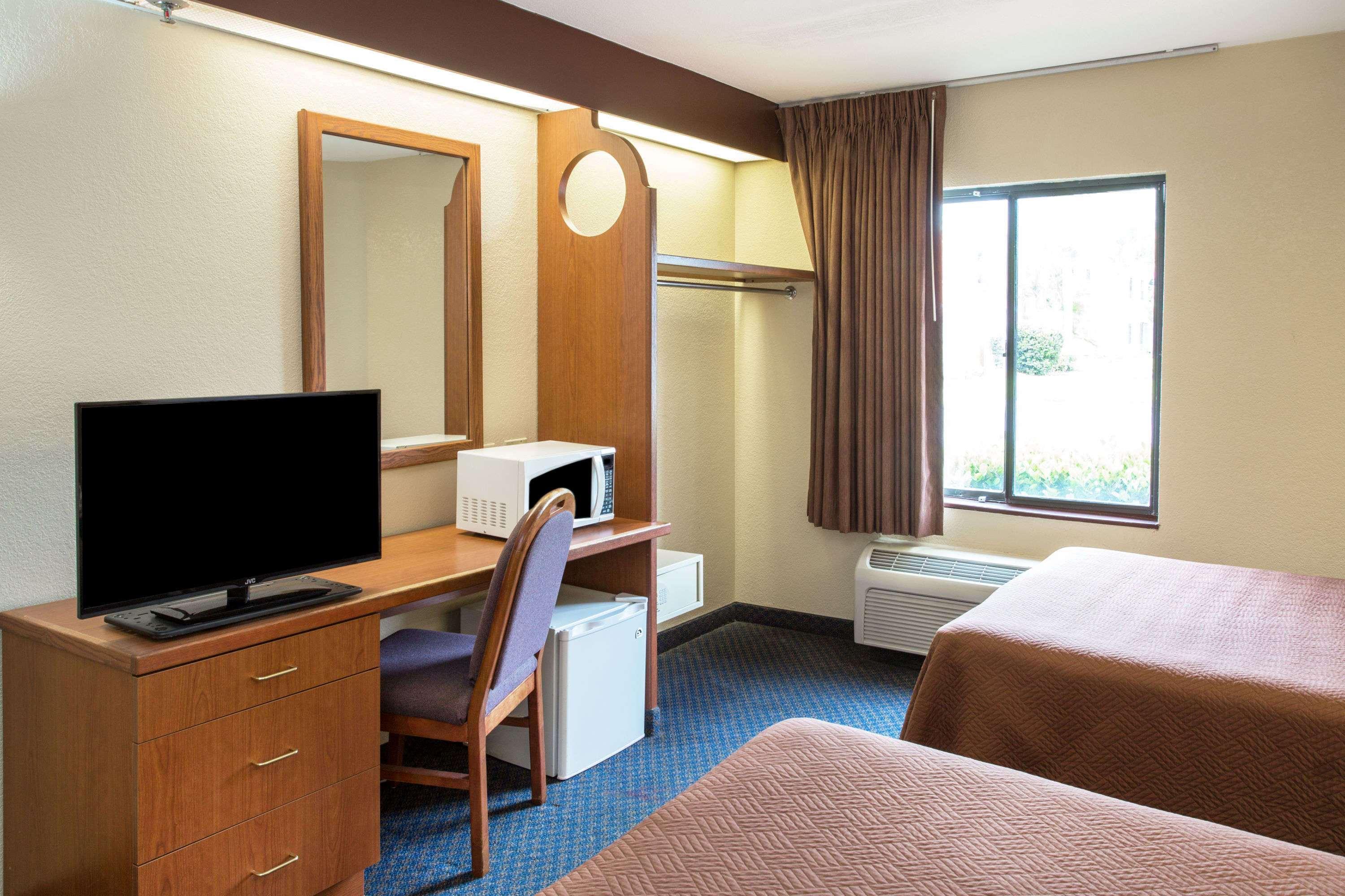Travelodge By Wyndham Fort Myers Airport Exterior foto